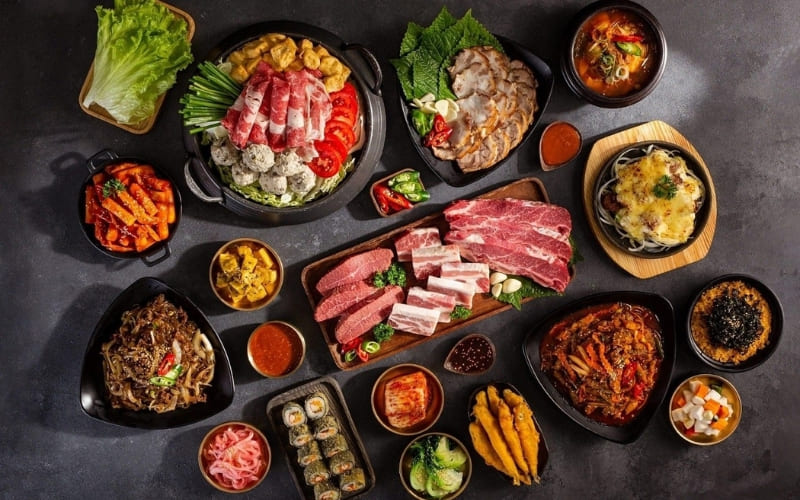 Thực đơn hợp lý giúp bữa lẩu nướng ngon, cân bằng vị.