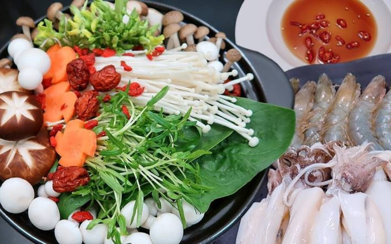 Món ăn kết hợp hài hòa giữa thanh nhẹ và đậm vị.