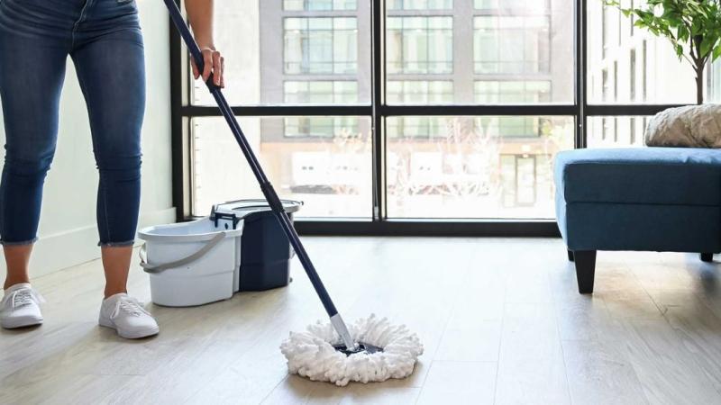 Lau dọn bề mặt và sàn nhà