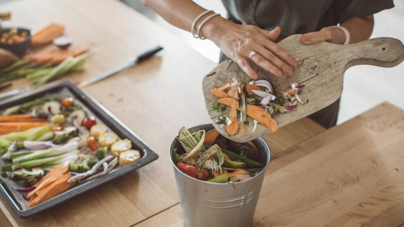 Dọn bàn ăn và bếp