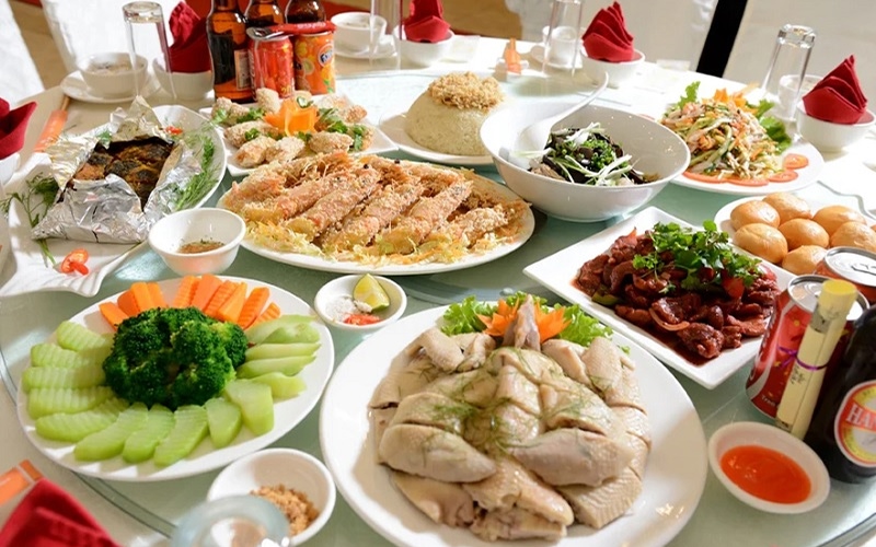 Mâm cỗ tân niên tiếp khách đầu năm