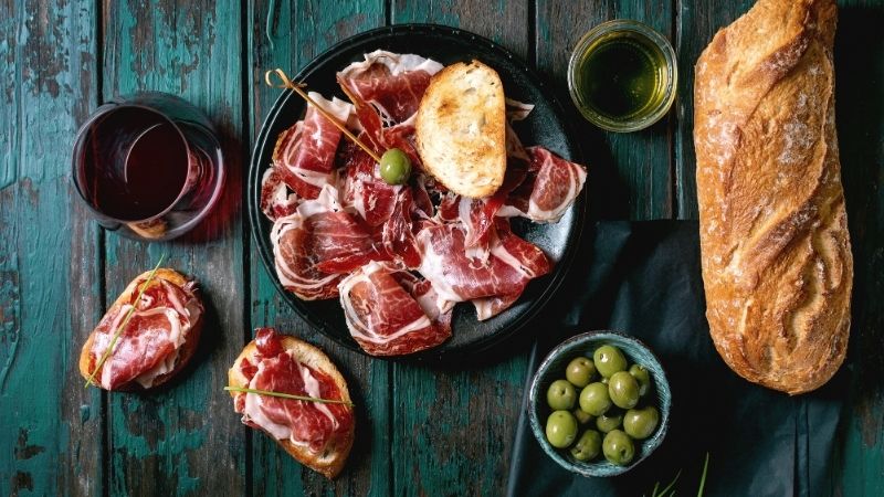 Đùi heo muối hoặc Jamon