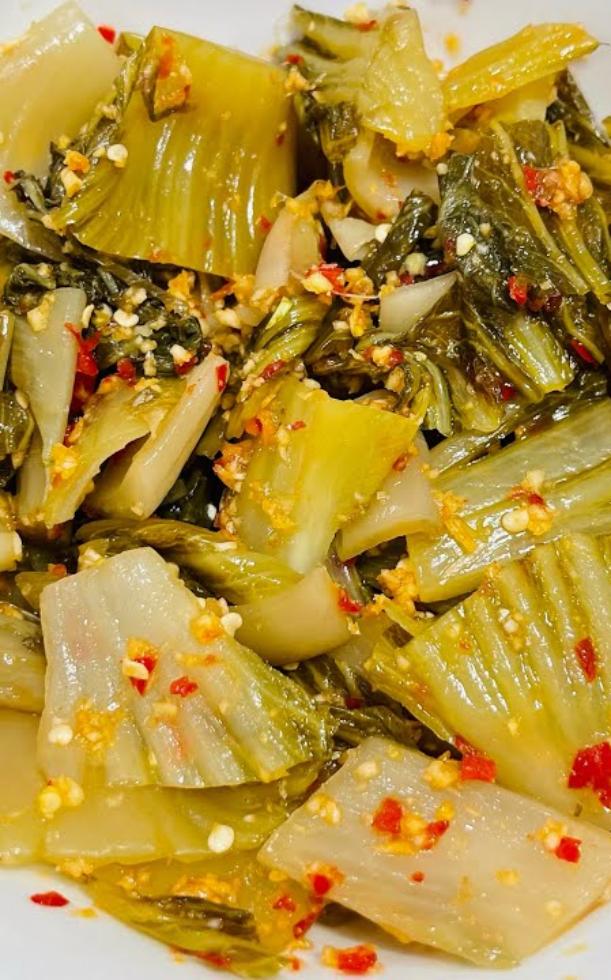 Cách muối dưa chua tỏi ớt giòn ngon, không bị váng để giải ngấy thịt mỡ