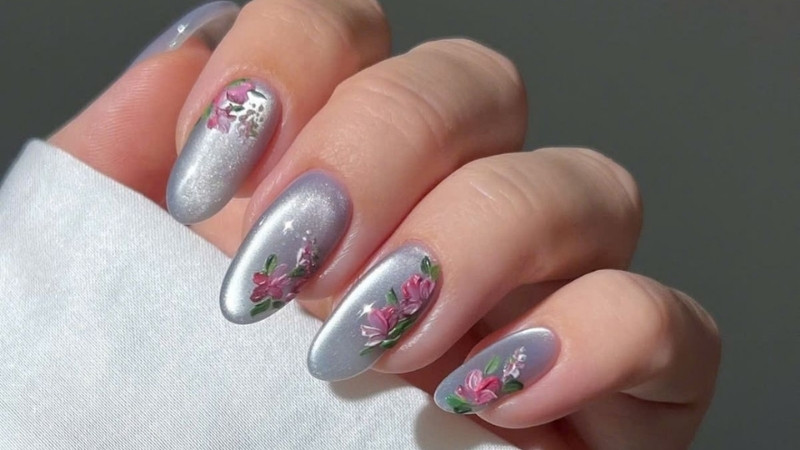 Nail tráng gương bền 2 - 4 tuần nếu bạn đeo găng tay và dưỡng móng