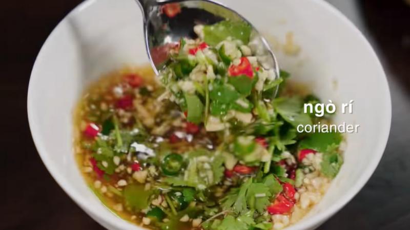 Pha nước sốt Thái Pha nước sốt Thái