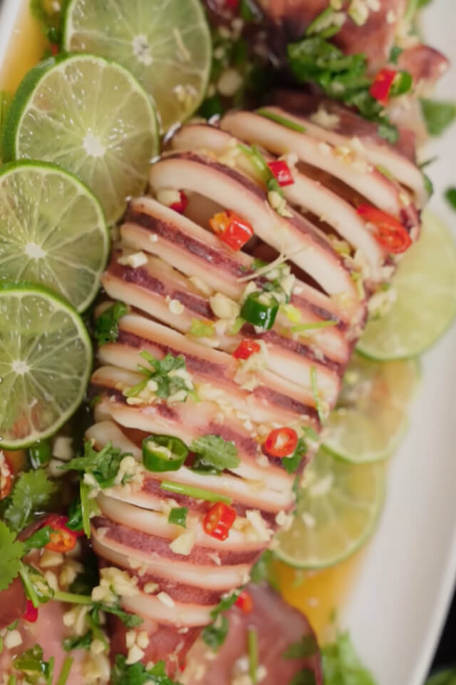 Cách làm mực hấp kiểu Thái chua cay xuýt xoa, mồi bén cho chồng lai rai