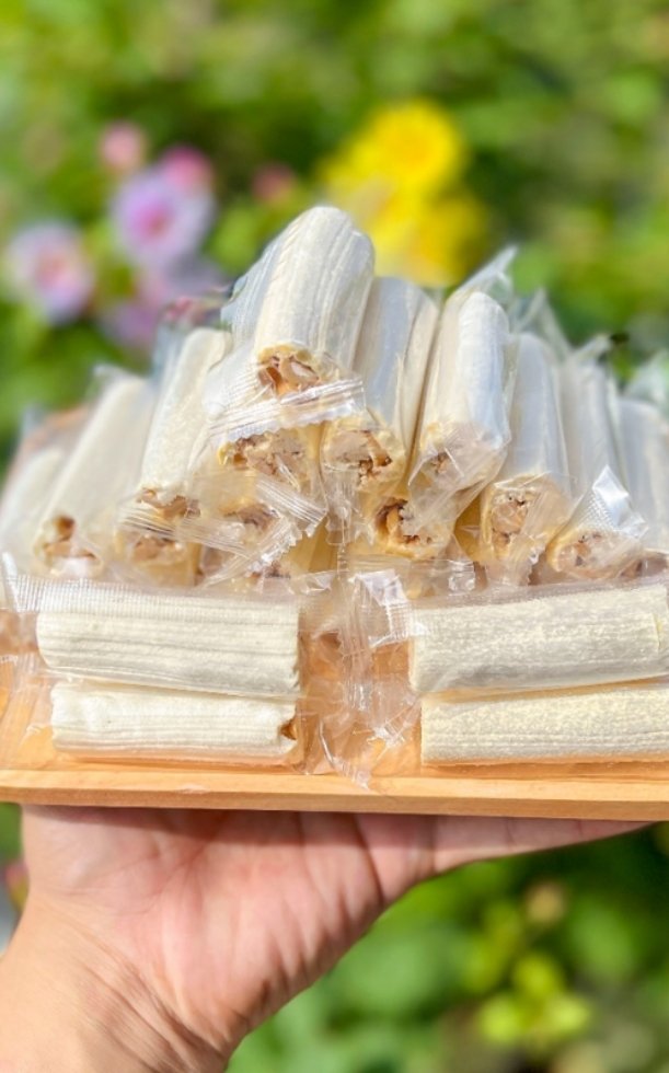 Vé về tuổi thơ với cách làm kẹo dồi lạc giòn tan, ngọt bùi đãi khách ngày Tết