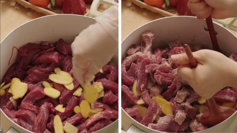 Lót sả và bỏ gừng lên trên thịt bò