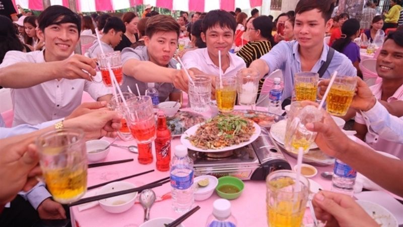 Những sai lầm nên tránh khi từ chối rượu bia Những sai lầm nên tránh khi từ chối rượu bia