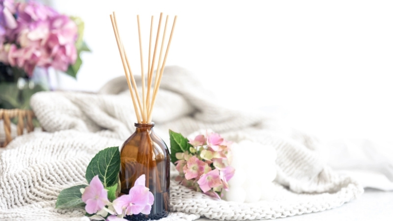 Que khuếch tán bị tắc khiến tinh dầu không thơm