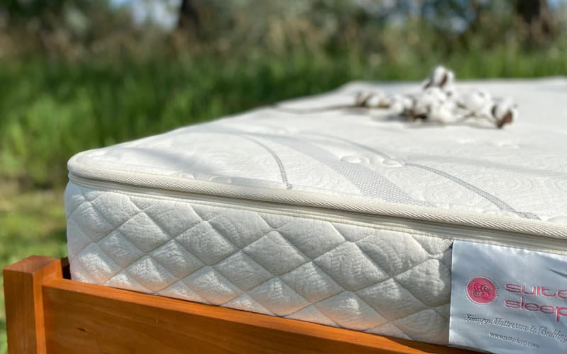 Phơi nệm trực tiếp dưới ánh nắng mặt trời