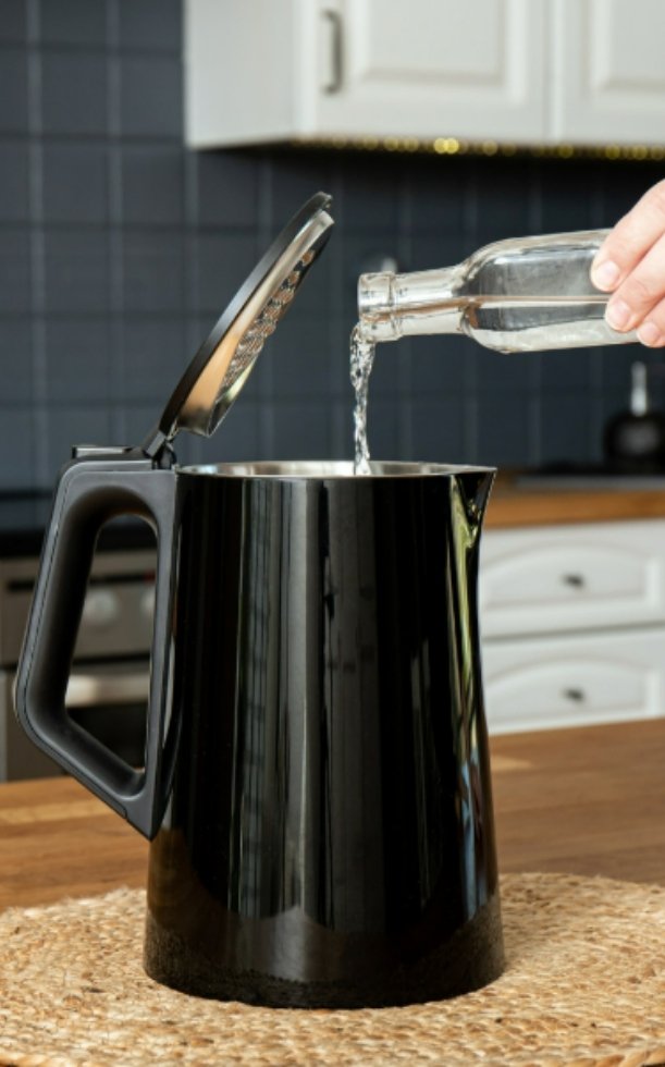 Mẹo tẩy cặn ấm siêu tốc đơn giản bằng nguyên liệu quen thuộc