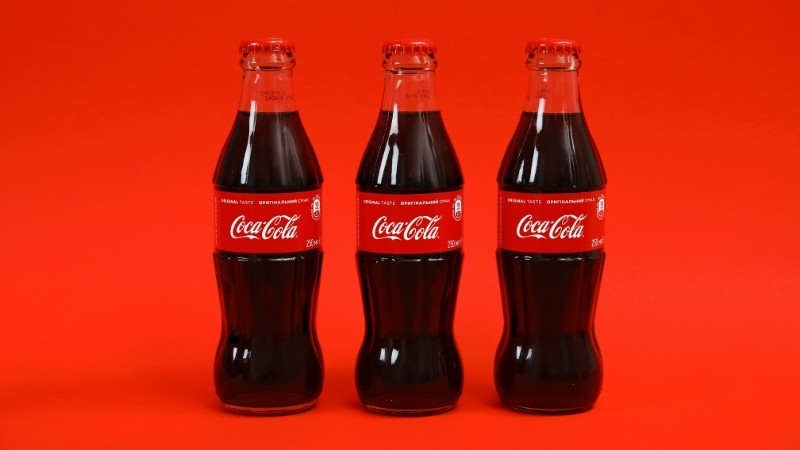 Dùng nước Coca Cola