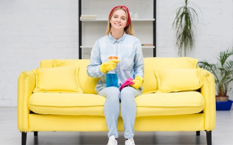 Sử dụng dung dịch vệ sinh chuyên dụng Sử dụng dung dịch vệ sinh chuyên dụng