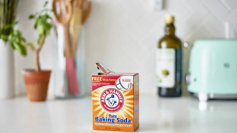 Làm sạch ghế sofa nỉ bằng baking soda Làm sạch ghế sofa nỉ bằng baking soda