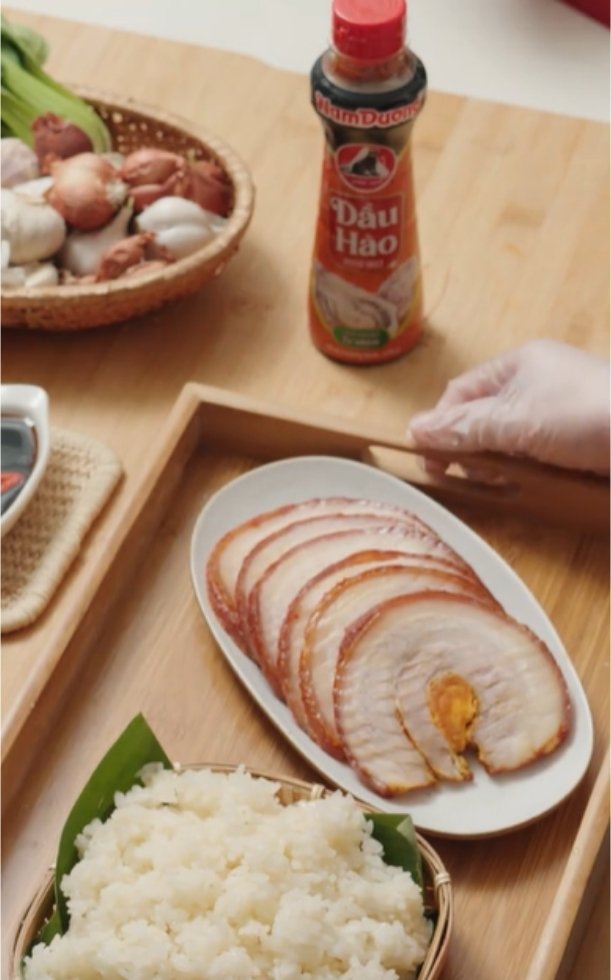 Cách làm ba chỉ cuộn trứng muối chiên giòn, vị mặn béo hòa quyện ăn là "dính"