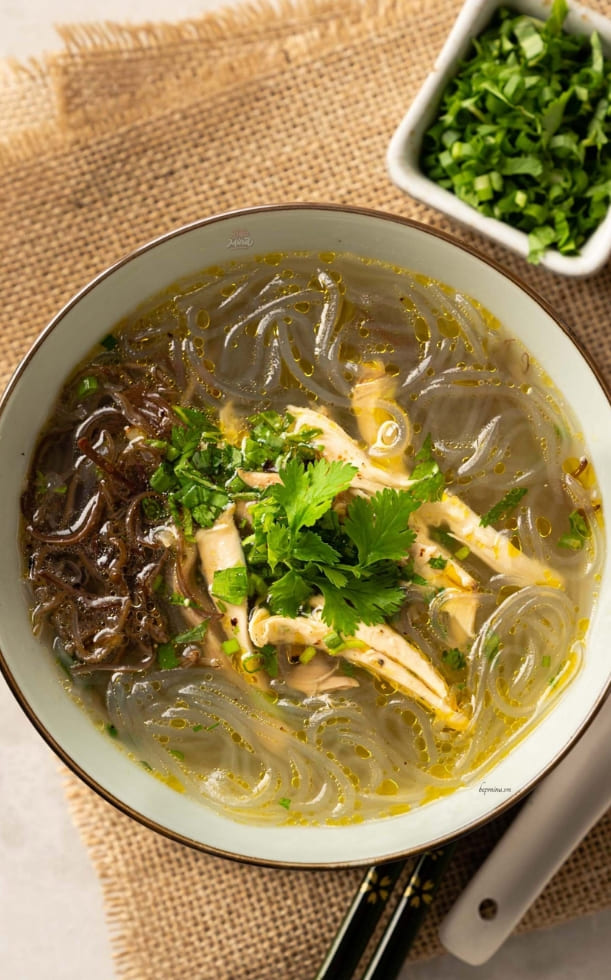 Bí quyết nấu miến ức gà thơm ngon, nước thanh ngọt, ít calo giảm cân