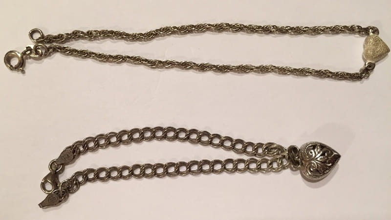 Vì sao trang sức bạc bị xỉn màu, đen?