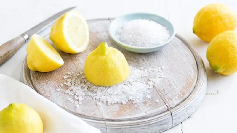 Cách làm sáng bạc bằng chanh muối