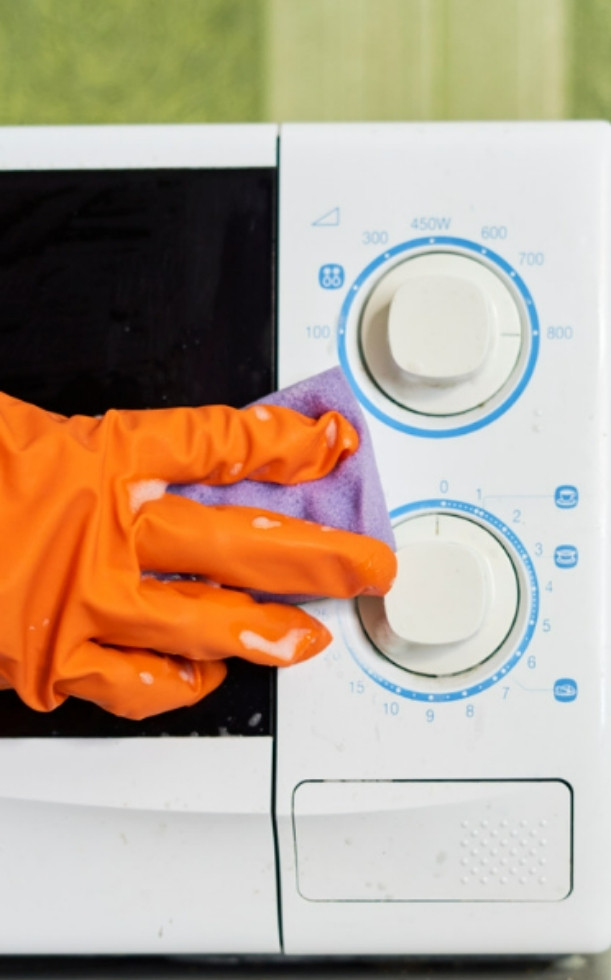 9 Cách vệ sinh lò vi sóng sạch bong kin kít chỉ trong 5 phút