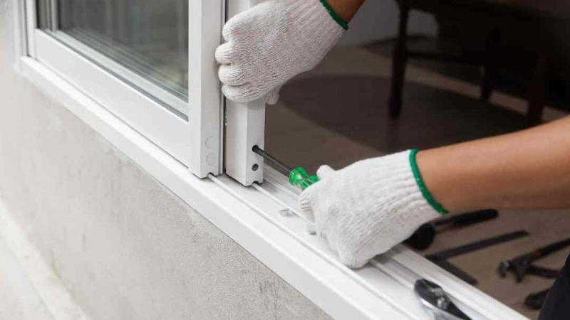 Bạn không cần phải tháo rời cánh cửa sổ