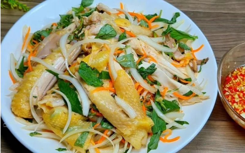 Nộm gà chua ngọt giúp bữa ăn nhẹ bụng hơn