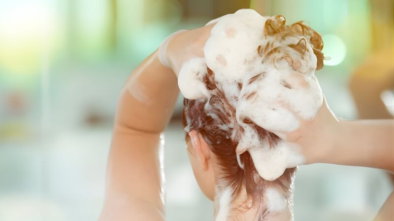 Những sai lầm thường gặp khi gội đầu Những sai lầm thường gặp khi gội đầu