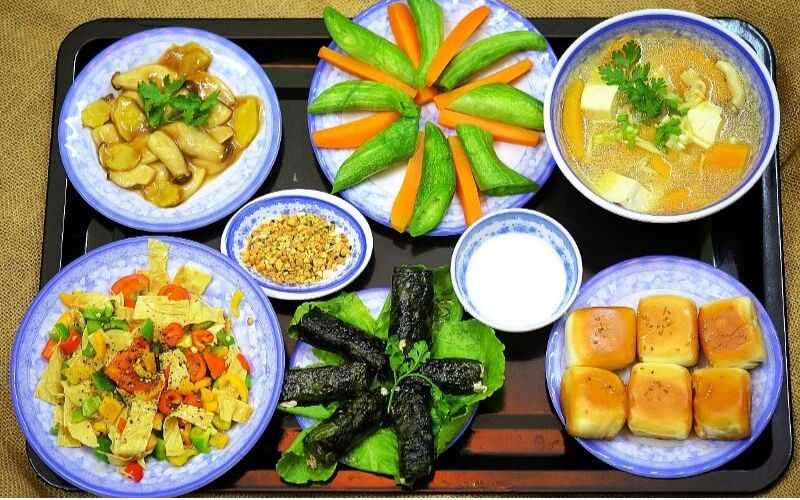 Mâm cỗ chay thanh tịnh, giản dị nhưng vẫn đủ lễ nghĩa