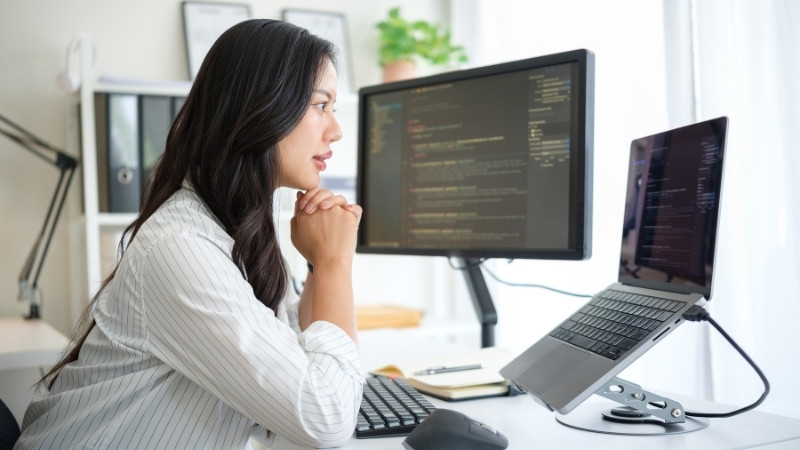 Analyze là bước kiểm tra log và mã nguồn để xác định chính xác vị trí lỗi đang xảy ra