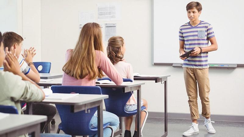 Sử dụng đạo cụ trực quan khi thuyết trình