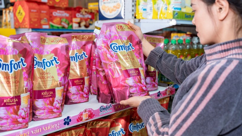 Nước xả vải Comfort hương nước hoa kiêu sa có thể dùng cho giặt tay và giặt máy