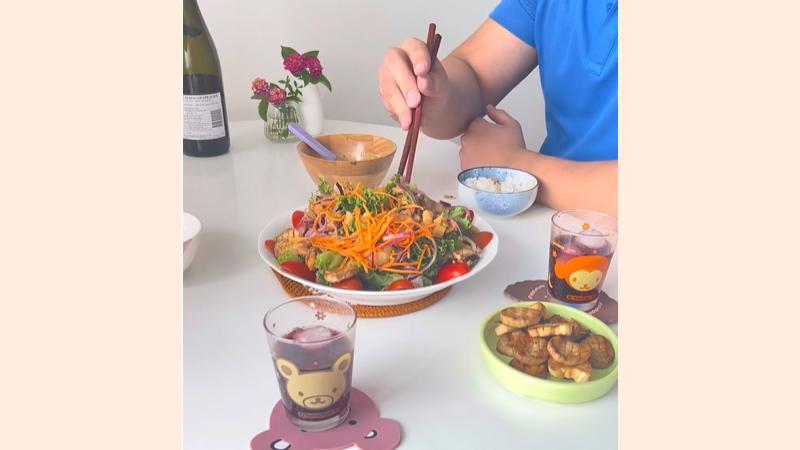 Thưởng thức salad chay sốt chanh leo Thưởng thức salad chay sốt chanh leo