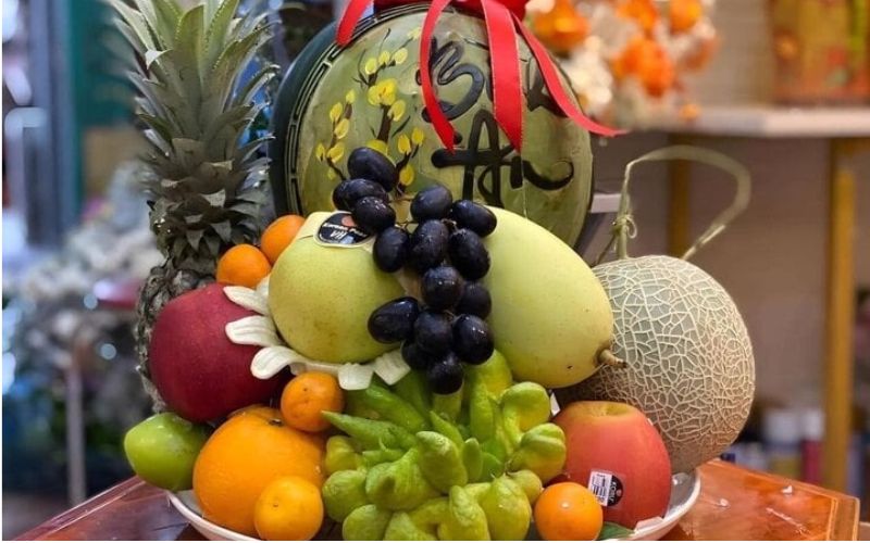 Cách bày mâm ngũ quả cân đối giúp thể hiện trọn vẹn sự thành tâm trong ngày Rằm tháng Giêng
