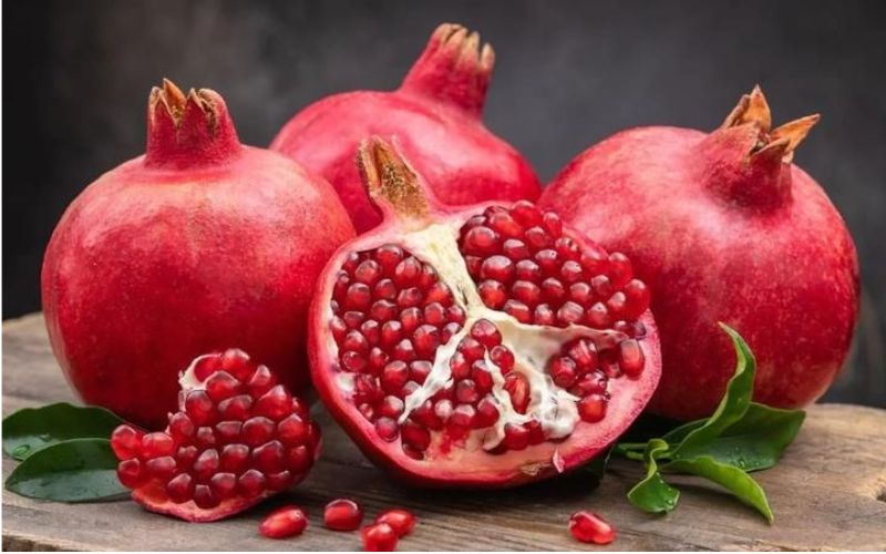 Quả lựu biểu trưng cho sự sung túc, sum vầy và phúc lộc lâu dài