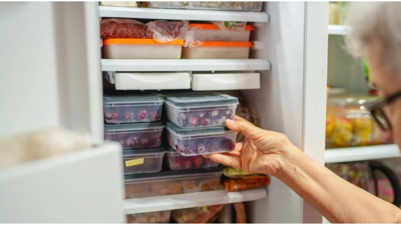 Không đựng thực phẩm có màu có mạnh lâu ngày