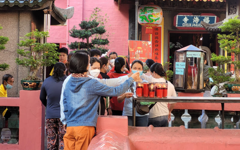 Trang phục và tâm thế khi vào cửa Phật