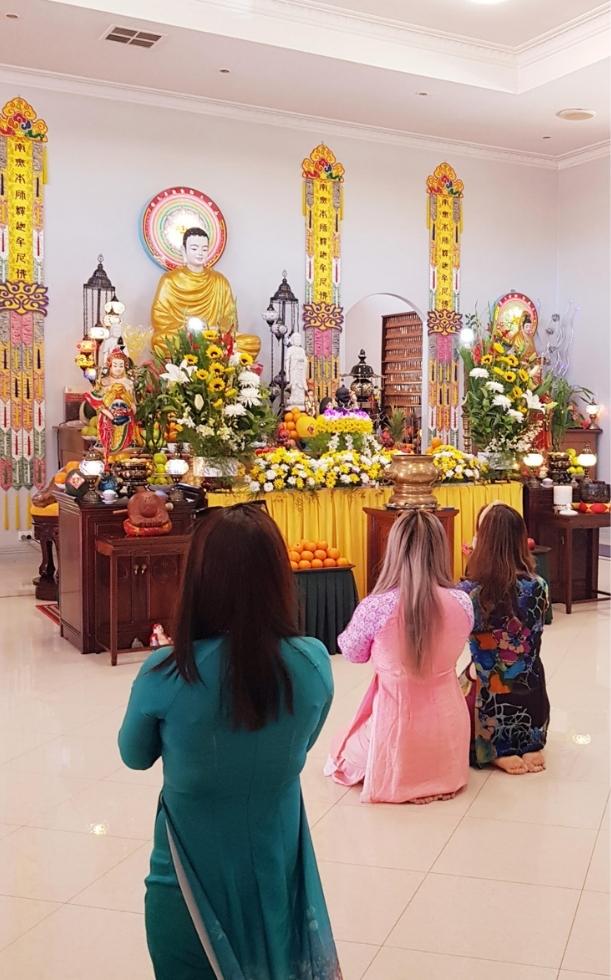 Đi chùa nên sắm lễ gì? Hướng dẫn chuẩn bị mâm lễ đúng nghi thức