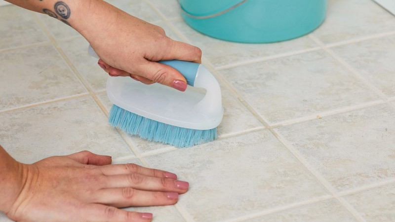 Vệ sinh ron gạch định kỳ