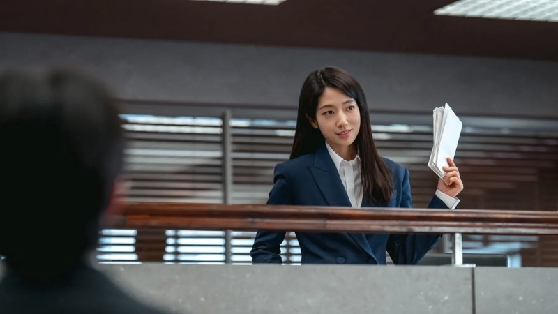 Giới chuyên môn đánh giá cao sự cân bằng giữa kịch tính tài chính và hài hước