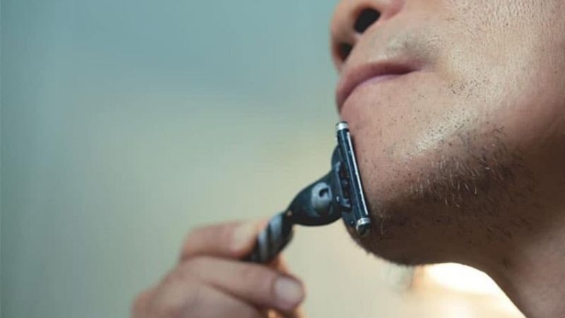 Tác hại khôn lường khi cố dùng dao cạo cùn