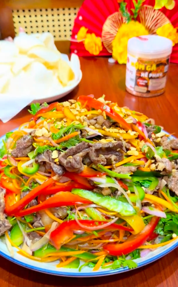 Hướng dẫn làm gỏi bò ớt chuông dinh dưỡng, đổi vị ngày Tết