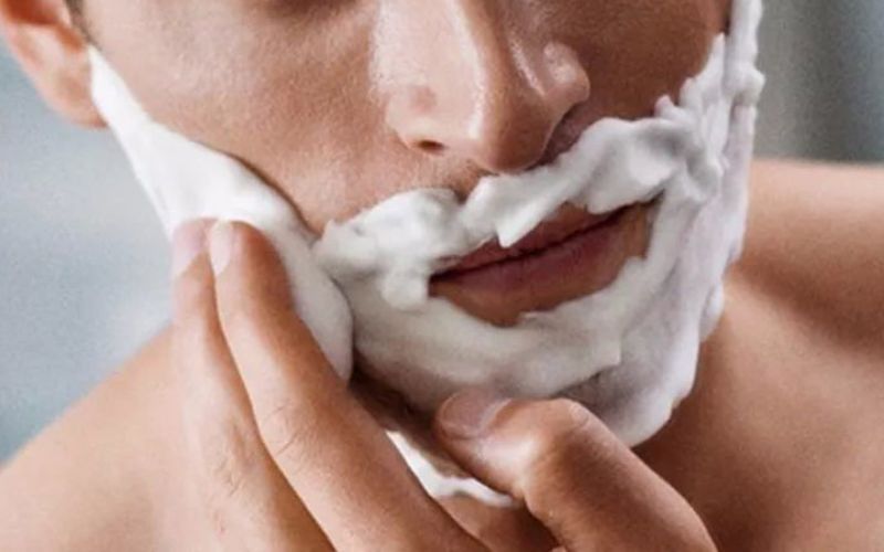 Bọt cạo râu tạo lớp đệm êm, giúp cạo nhanh và hạn chế trầy xước da Bọt cạo râu tạo lớp đệm êm, giúp cạo nhanh và hạn chế trầy xước da