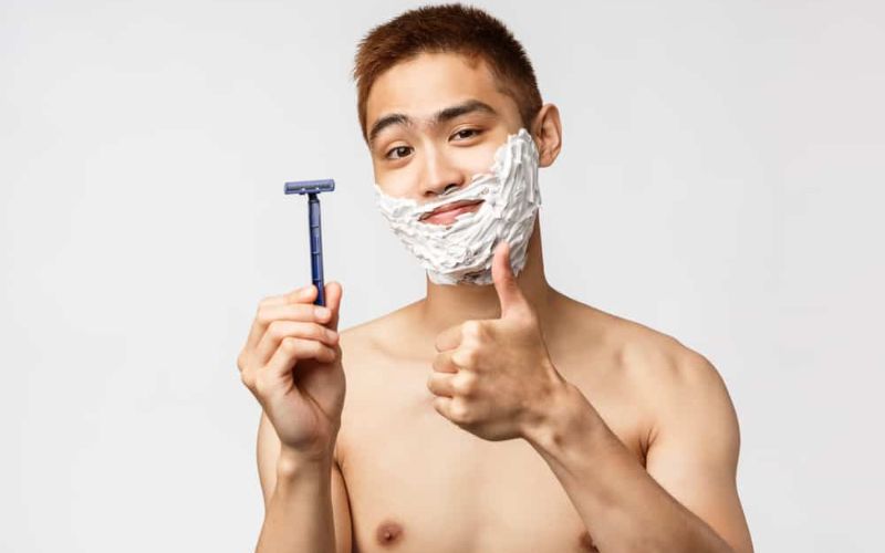 Kem cạo râu giúp làm mềm râu, bảo vệ da và giảm rát khi cạo Kem cạo râu giúp làm mềm râu, bảo vệ da và giảm rát khi cạo