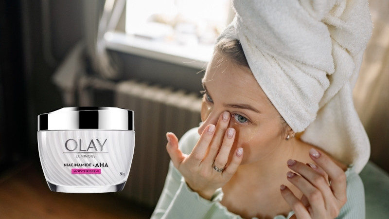 Sáng dưỡng trắng bảo vệ, tối dùng kem trị nám của Olay