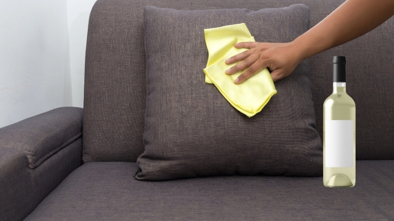 Dùng rượu vang trắng Dùng rượu vang trắng