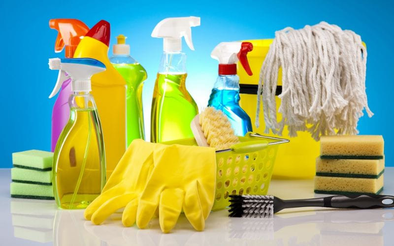 Dùng dung dịch tẩy rửa chuyên dụng Dùng dung dịch tẩy rửa chuyên dụng