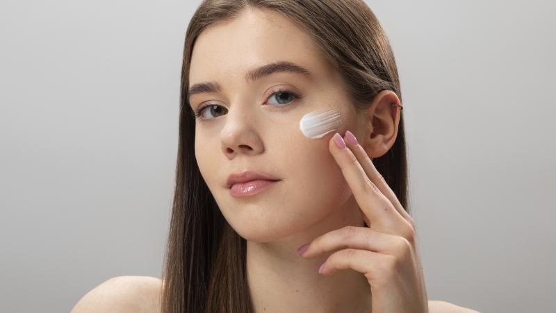 Thoa kem dưỡng đúng kỹ thuật massage