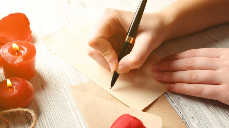 Nên hỏi nếu mẹ sống thực tế, nhưng hãy quan sát tinh tế nếu muốn tạo sự bất ngờ Nên hỏi nếu mẹ sống thực tế, nhưng hãy quan sát tinh tế nếu muốn tạo sự bất ngờ