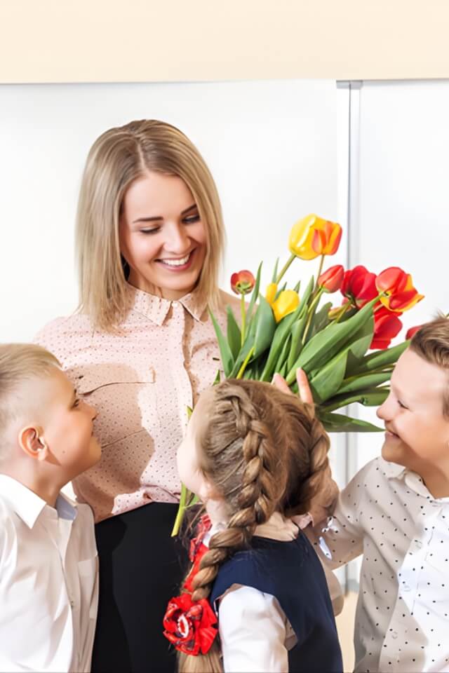 Gợi ý quà 8/3 cho cô giáo tinh tế, lịch sự và trang nhã