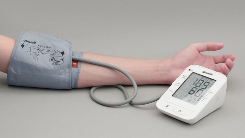 Máy đo huyết áp điện tử bắp tay